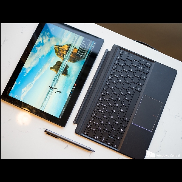 Lenovo Turunkan Penjegal Surface Pro Di CES 2017