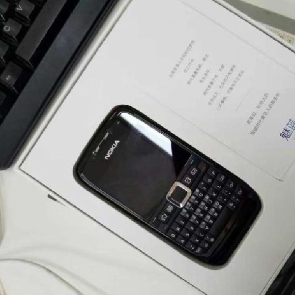 Unik, Meizu Sebar Undangan Berisi Nokia E71