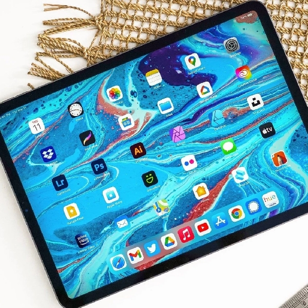 LG Dikabarkan Sedang Mengembangkan Panel OLED 12.9 Inci untuk iPad Pro