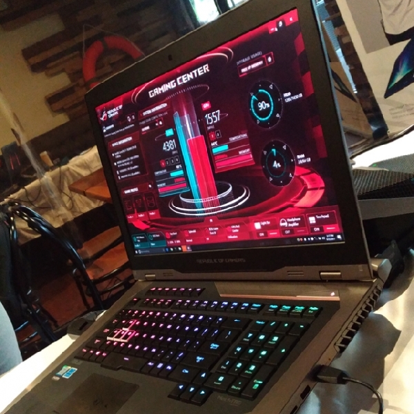 Lebih Dekat Dengan Asus ROG GX800, Laptop Gaming Seharga Mobil