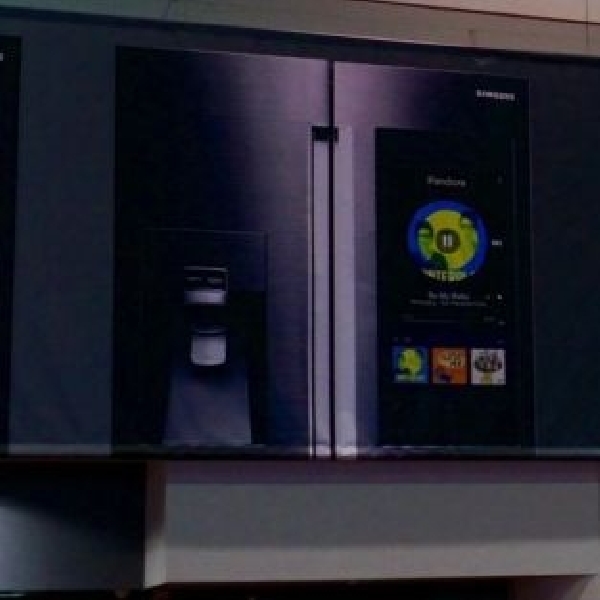 Kulkas Pintar Dengan Layar Sentuh Raksasa Besutan Samsung Hadir Di CES 2016