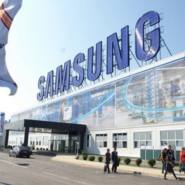 Samsung Akan Ikut Trend Ponsel Berponi?