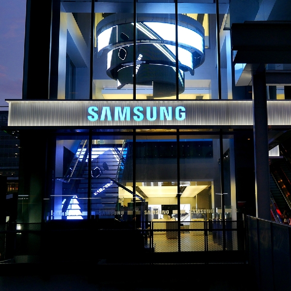 Samsung Luncurkan TV Vertikal Pertama