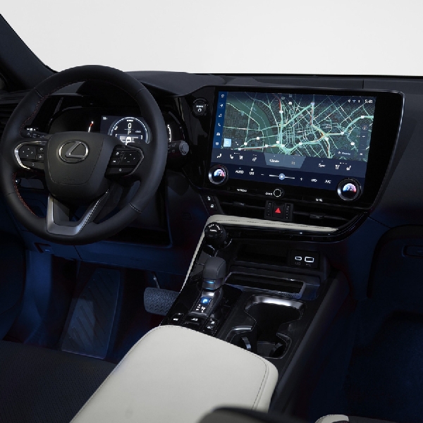 Sistem Multimedia Baru Toyota: Layar Sentuh 14-inci dan Navigasi Awan