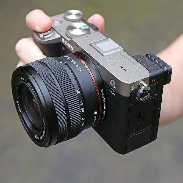 Review Sony A7C: Kamera Kecil dengan Sensor Besar