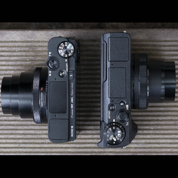 Sony RX100 VII, Kamera Compact Multifungsi Terbaik