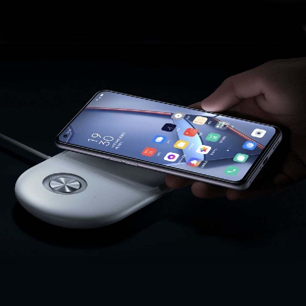 Susul Xiaomi dan Motorola, Oppo Pamerkan Teknologi Wireless Charging