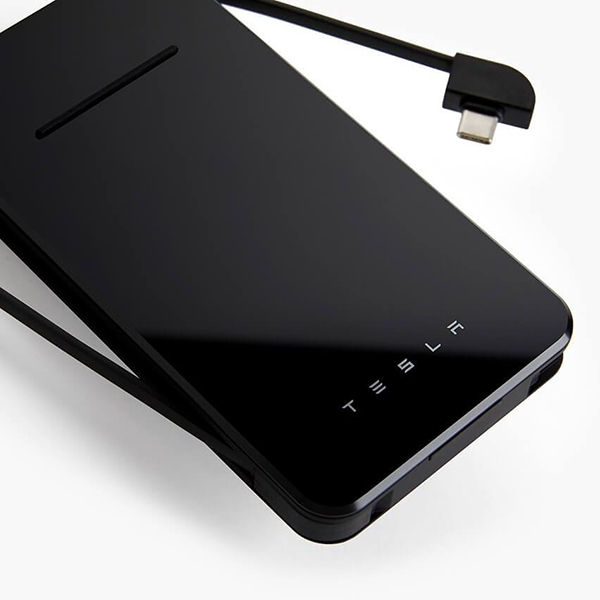 Tesla Luncurkan Powerbank Untuk Ponsel