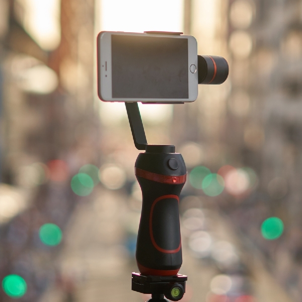 Gimbal Cerdas Ini Bikin Kamera Smartphone Lebih Stabil
