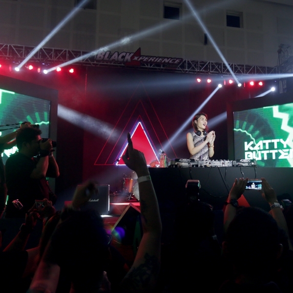 DJ Katty Butterfly Meriahkan Final BlackAuto Battle Surabaya 2016