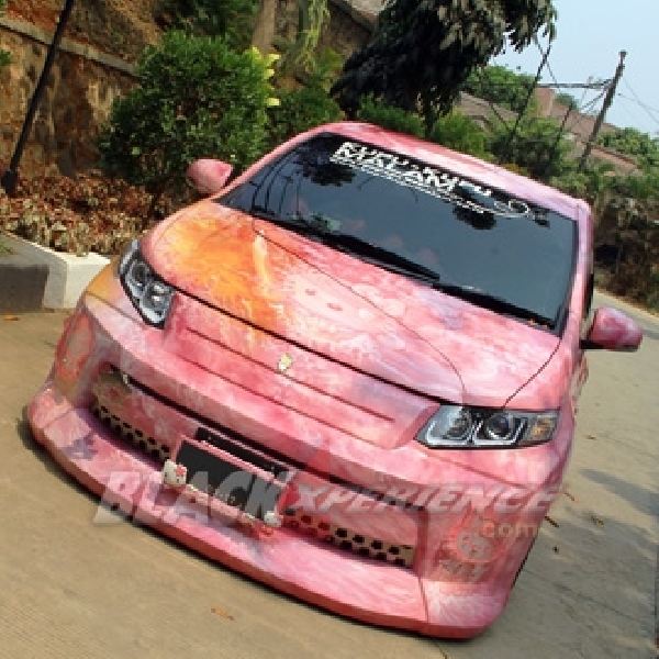 Modifikasi Daihatsu Sirion The Kitty Pirates