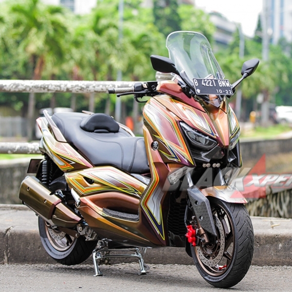 Modifikasi Yamaha X-Max 2017, Tampil Elegan dengan Corak Grafis dan Warna Bunglon