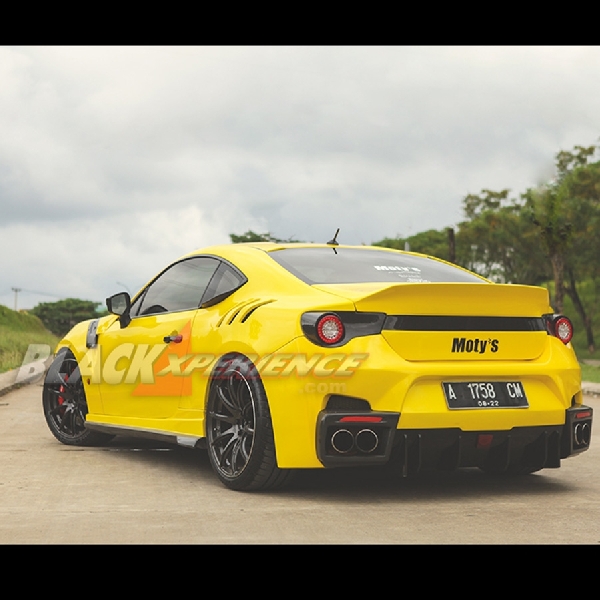  Modif Seksi ala Ferrari F 12 tdf  Bertenaga Boxer 400Hp