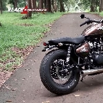 Royal Enfield Meteor 350,   Bobber Simply and Clean