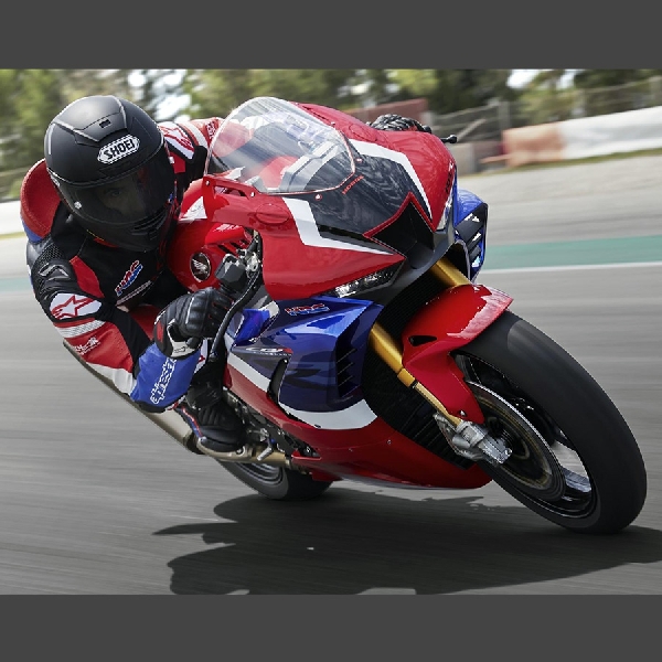 Honda CBR1000RR Fireblade Tenaganya Mengagumkan!