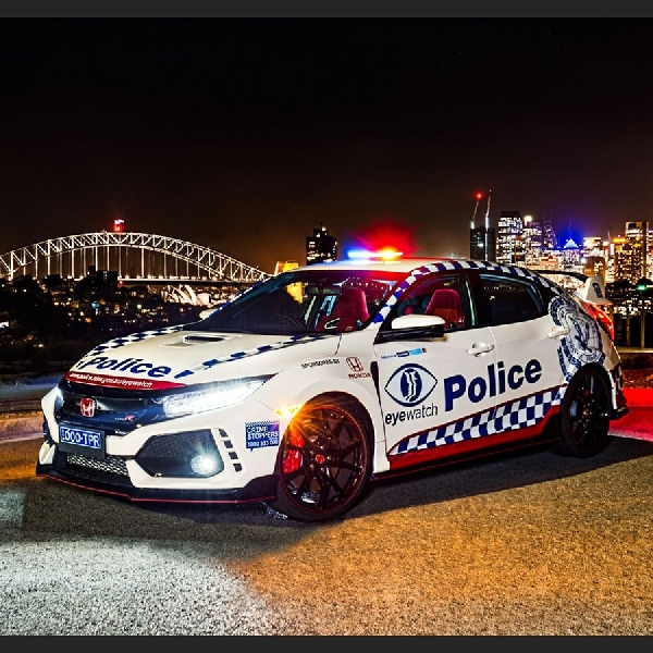Ngerih, Honda Civic Type R Dijadikan Mobil Polisi 