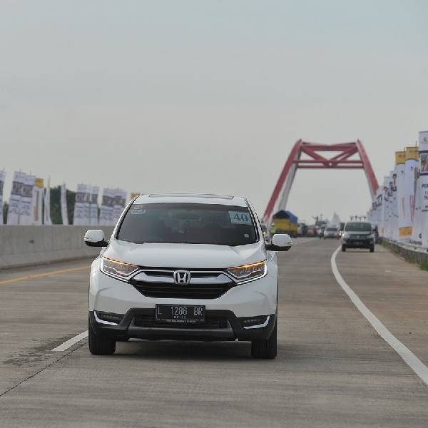 New Honda CR-V Lintasi Tol Trans Jawa Yang Baru Diresmikan