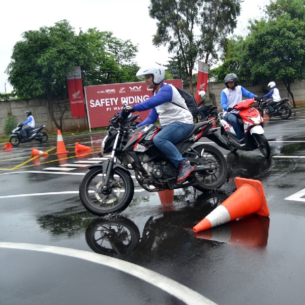 Wahana Honda Edukasi Konsumen Dengan Safety Riding 