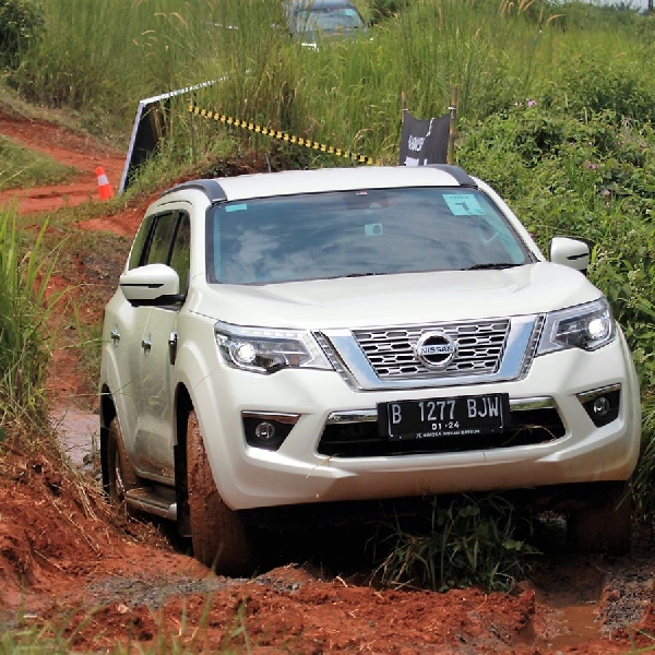 Nissan Uji Kemampuan All New Nissan Terra Di Jalanan Indonesia