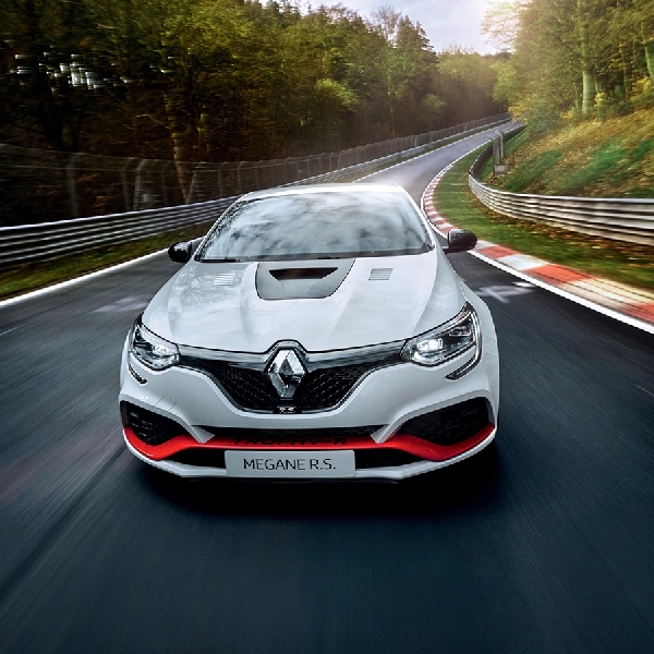 Renault Megane R.S. Trophy-R Pecahkan Rekor Lap Nurburgring