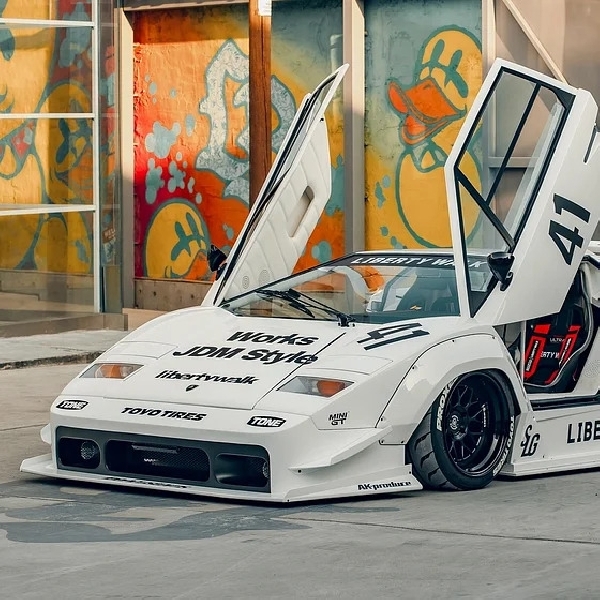 Modifikasi Lamborghini Countach Dari Liberty Walk Dengan Model Widebody Yang Unik