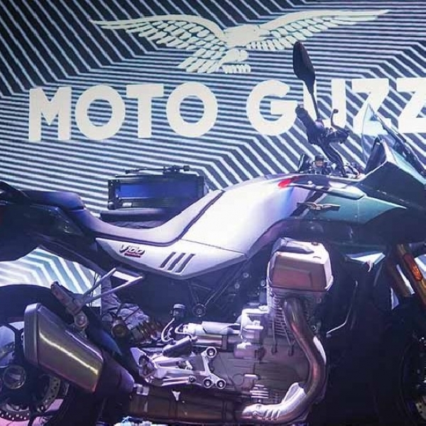 Moto Guzzi V100 Mandello Resmi Meluncur di Malaysia