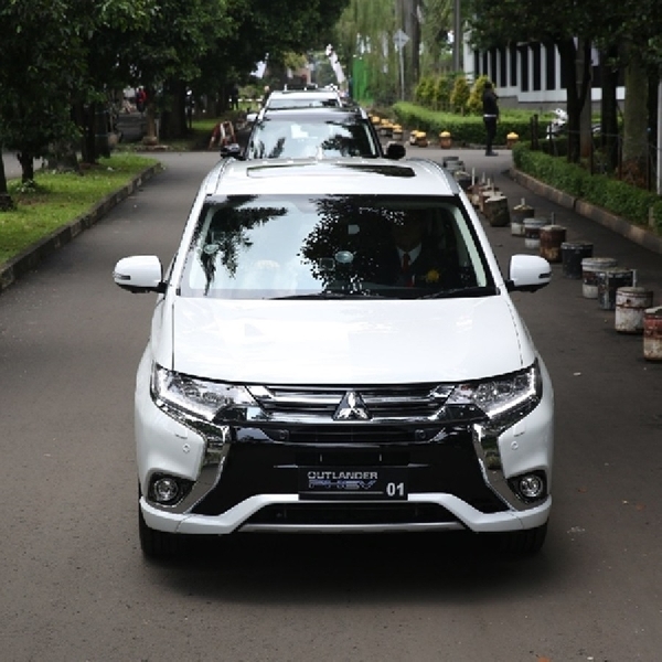 Mitsubishi Kerjasama dengan PLN Bangun Pengisian Daya Mobil Listrik di Rumah