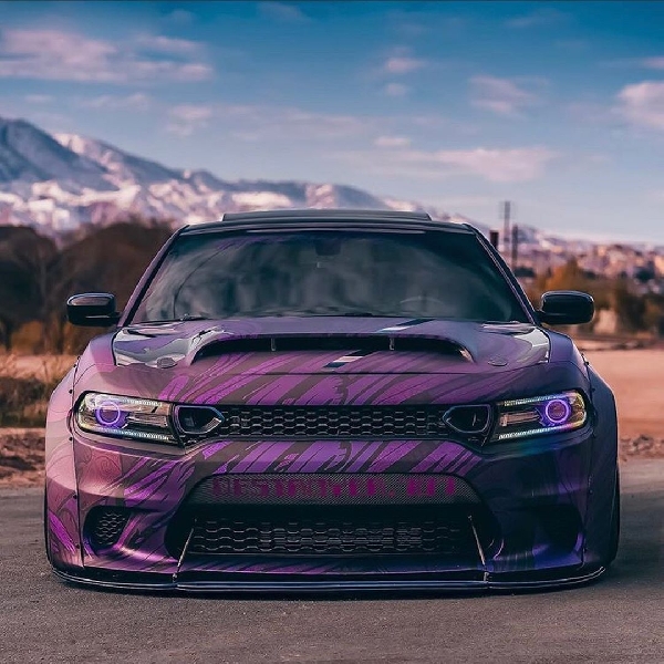 Keanggunan Dodge Charger Hellcat, Grafis Purple Disokong Widebody Curi Perhatian 