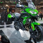 Kawasaki Versys 650 2022 Tampil Percaya Diri dengan 5 Fitur Barunya