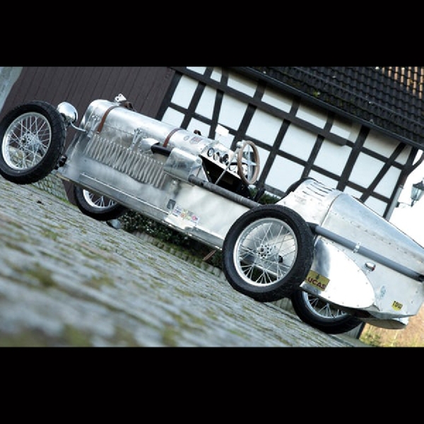 Replika Sports Car Bentley 1927 4.5 Liter Dilelang di Retromobile  Paris