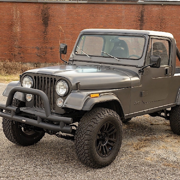 Bukan Mobil Penculik, Jeep Klasik Ini Tampil Gahar Dengan Modifikasi Kental Aura Off-Road 