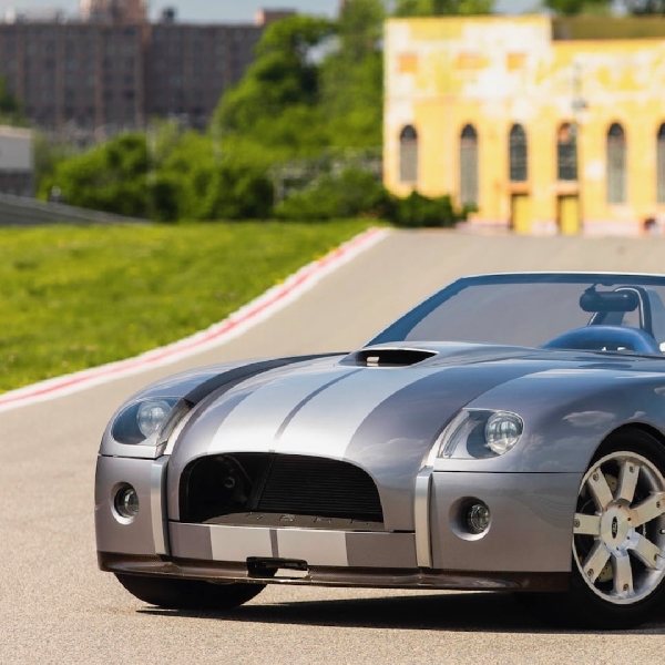 Ford Shelby V-10 Cobra Concept Siap Dilelang