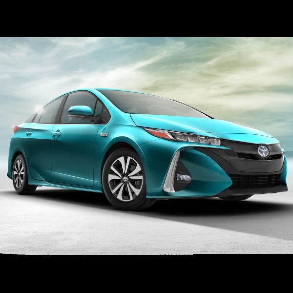 Toyota tunda peluncuran Plug-In Prius Prime di Jepang