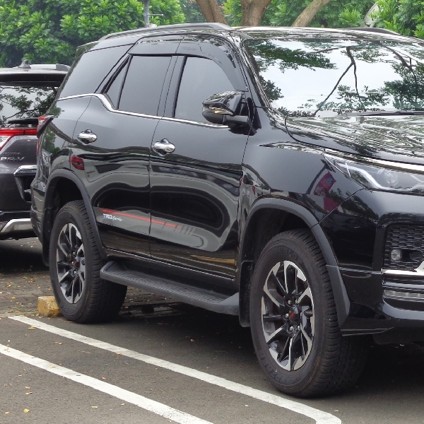 Masih Bingung? Ini Dia Perbedaan Toyota Fortuner TRD dan VRZ