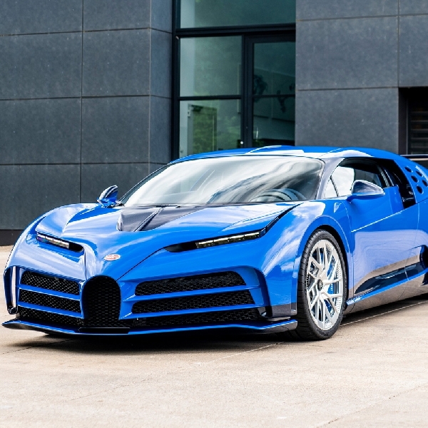 Bugatti Luncurkan Produksi Pertama Centodieci Dengan Warna EB110 Biru