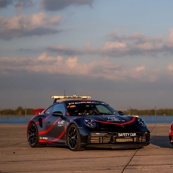 2 Mobil Porsche 992 Turbo S Menjadi Mobil Safety Car WEC 2023