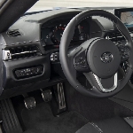 Toyota Sedang Mempersiapkan Mobil Hybrid Dengan Transmisi Manual