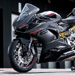 Ducati Panigale V2 Kini Hadir Dengan Livery Black On Black Yang Sporty