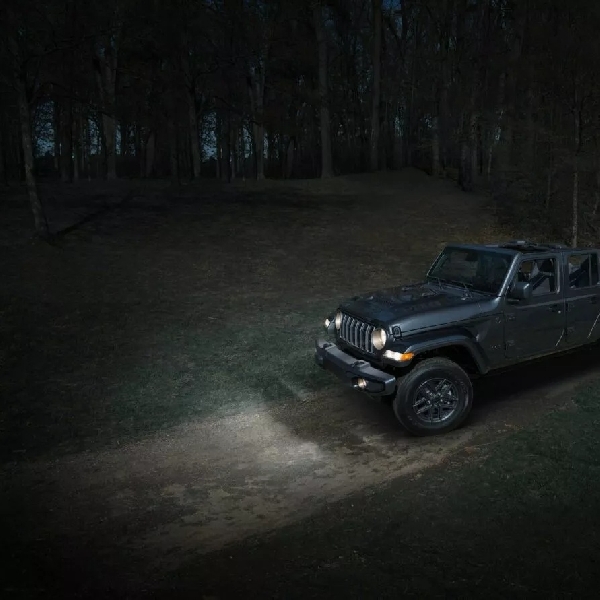 Jeep Gladiator Hadir Dalam Edisi Spesial Dark Sky, Seperti Ini Wujudnya