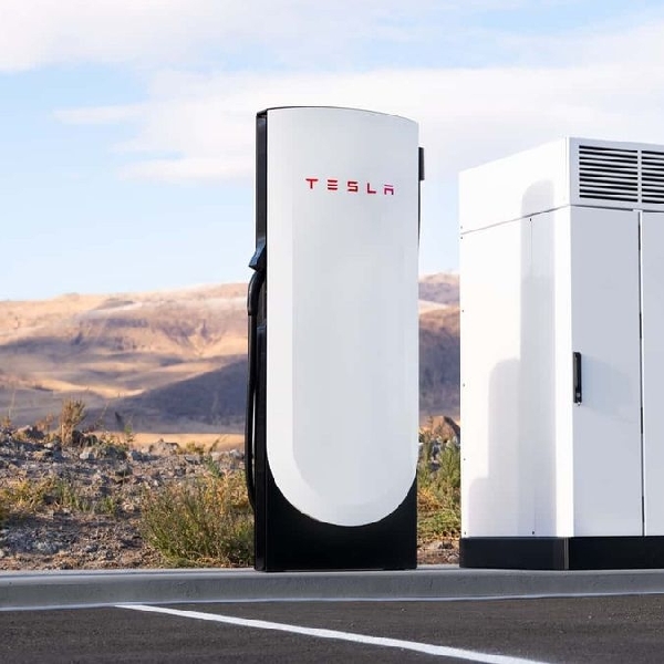 Tesla Hadirkan Supercharger V4, Isi Daya EV Makin Ngebut Lagi