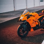 Inilah KTM 990 RC R, Motor Gaya Superbike Yang Lihai Di Jalan Raya