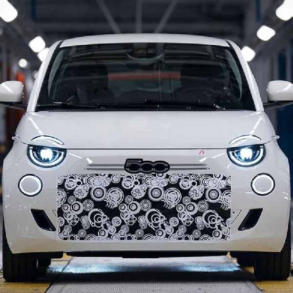 Inilah Penampakan Pertama Fiat 500 Hybrid Baru Dengan Transmisi Manual