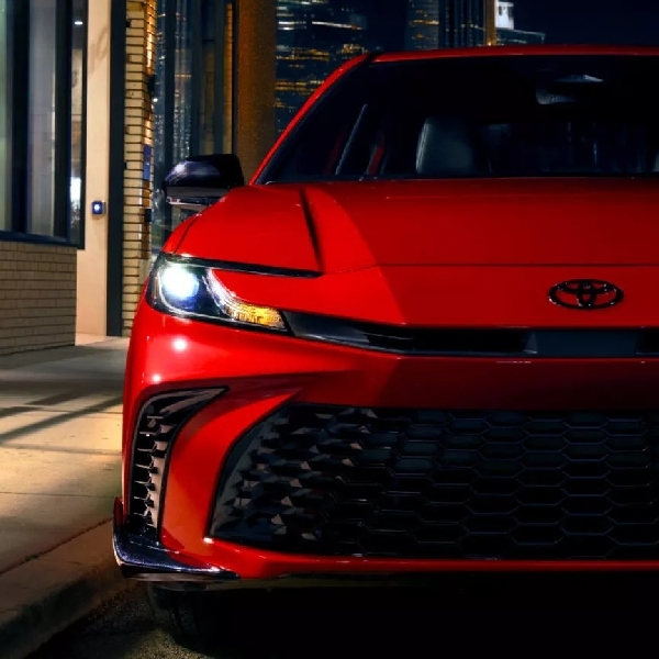 Toyota Camry Hadir Dalam Edisi Spesial Bertema Gelap Ini