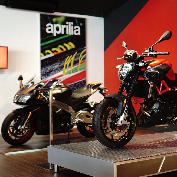 Melihat Langsung Aprilia RSV4 RR Race Pack di Gaia Moto   Antasari