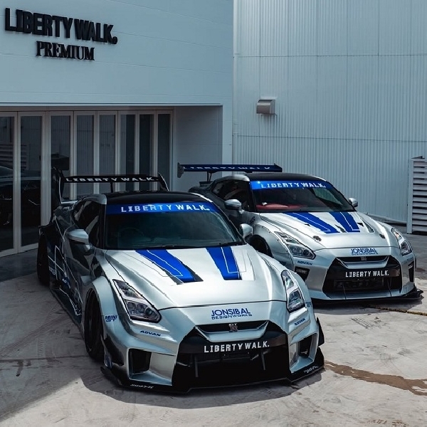 Godzilla Belum Mati! Ini Nissan GT-R Widebody Hasil Garapan Liberty Walk 
