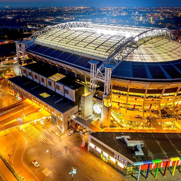 Baterai Nissan Leaf Digunakan di Stadion Amsterdam