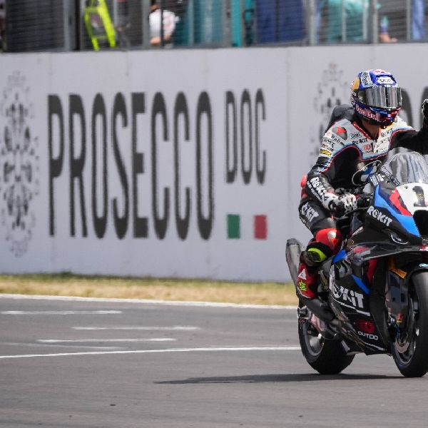 WSBK: Sapu Bersih Seri Inggris, Toprak Razgatlioglu Rebut Puncak Klasmen