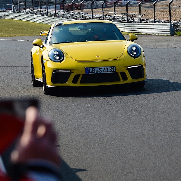 Porche 911 GT3 Facelift Catat Waktu Baru di Nurburgring