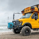 Bus Sekolah Off Road? Ford E450 Dirombak Total, Bermesin V8 6.800 Plus Kaki-kaki Kasar