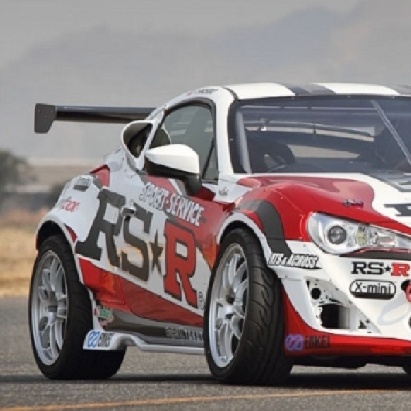 Toyota GT 86 Berdarah NASCAR, Body Dan Mesin Liar 700 HP TRD V8